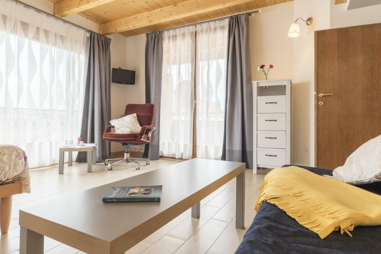 Peperino Attic Flat Apartamento Ciampino Exterior foto