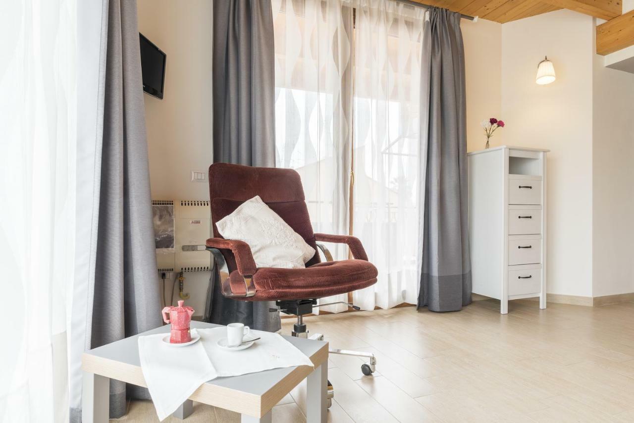 Peperino Attic Flat Apartamento Ciampino Exterior foto